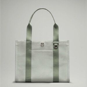 NWT Lululemon two tone canvas tote in eucalyptus and ivory